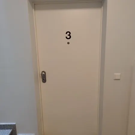 Elegant Spacious Room, Steps From Train Station *