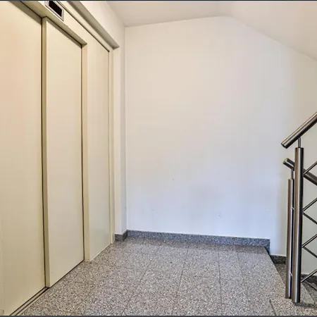 Elegant Spacious Room, Steps From Luxembourg Train Station *