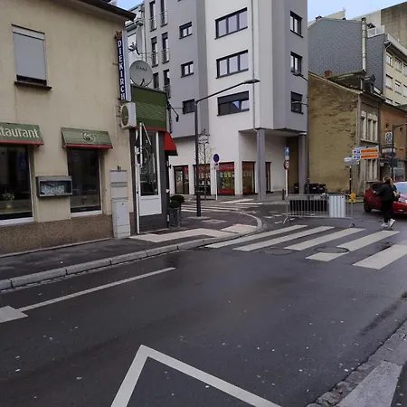 Elegant Spacious Room, Steps From Luxembourg Train Station *