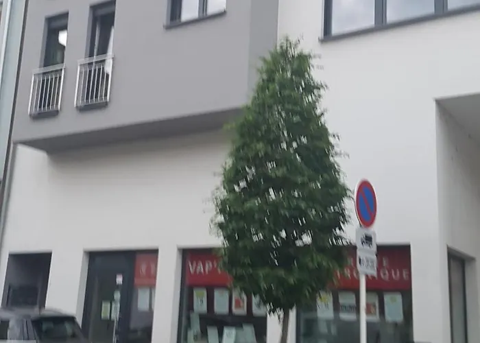 招待所 Elegant Spacious Room, Steps From Train Station *