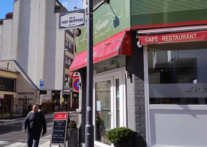 Pensionat Elegant Spacious Room, Steps From Train Station *